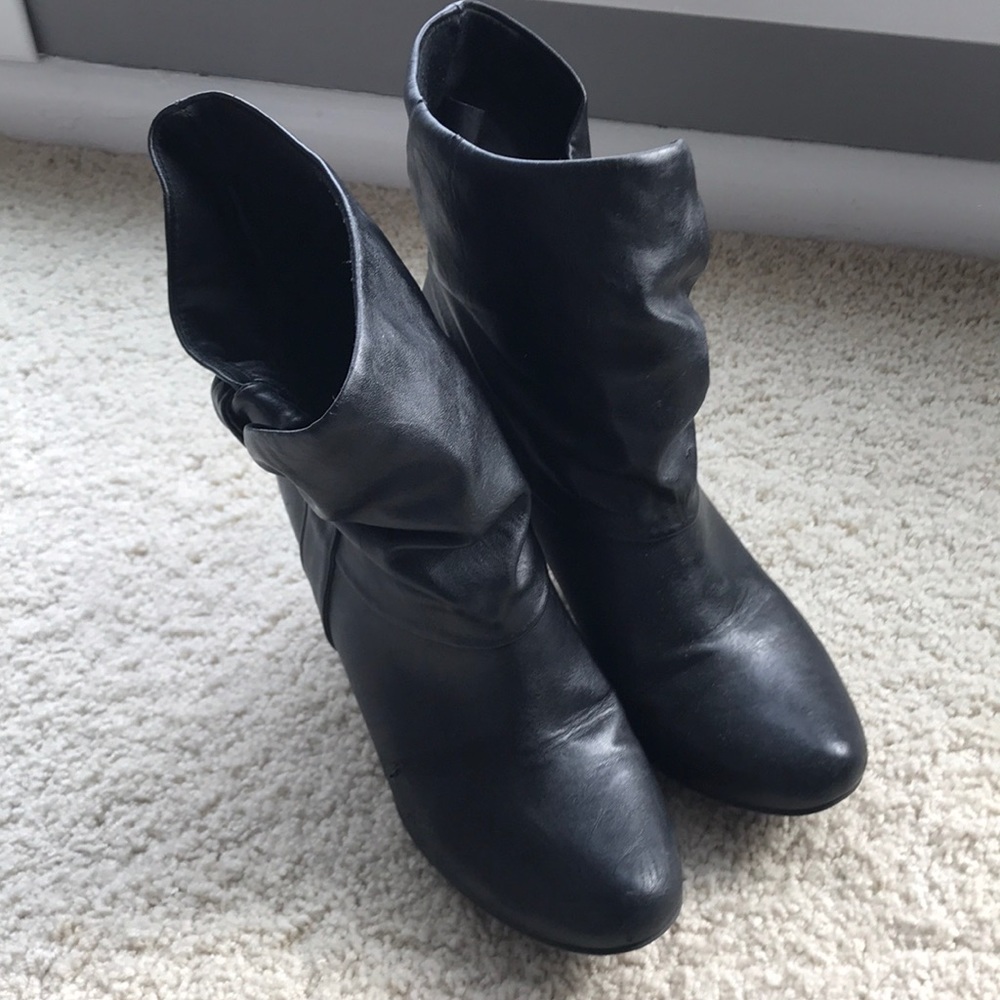 Women’s. Size 9. Black booties.